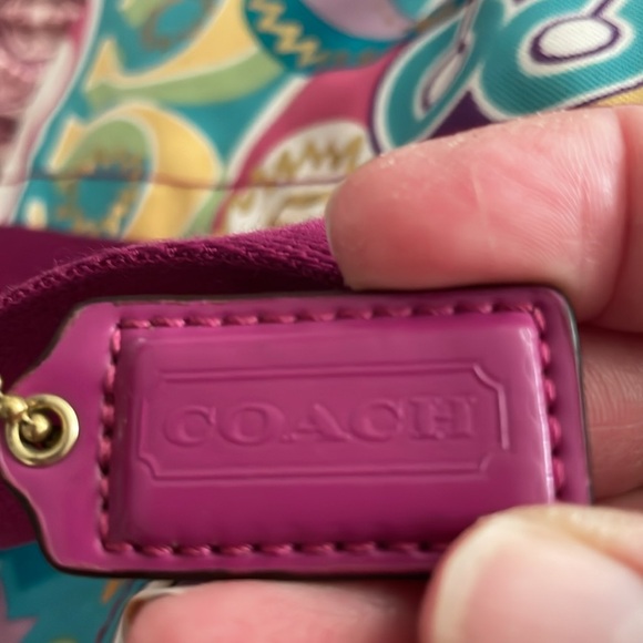 Coach duffle bag multi color. Very nice and clean - Picture 6 of 10